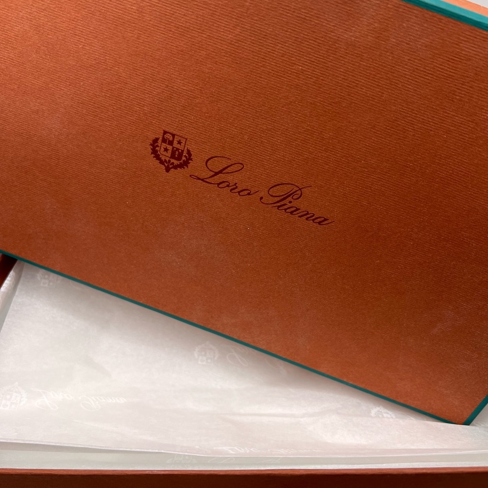 Loro Piana Summer Charms Walk - Picture 7 of 14